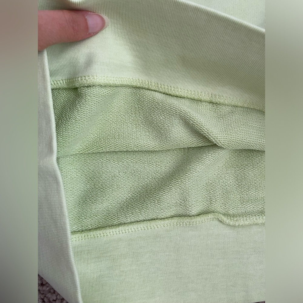 Levi's Garment Dye Crew Neck Sweatshirt Cotton lime green Relaxed size S NWT - Picture 8 of 9